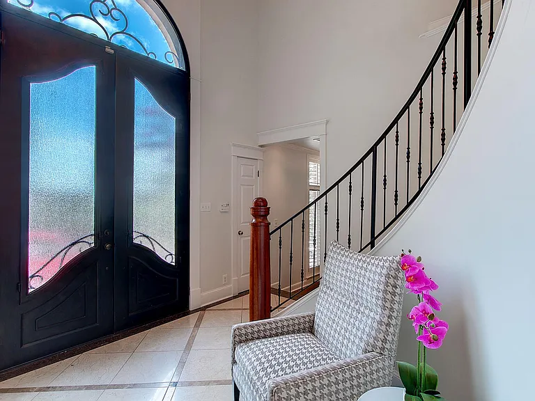 4707 Mantle Dr — Photo 2