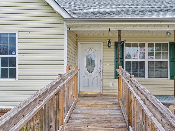 5th image of 192 Round Tree Dr