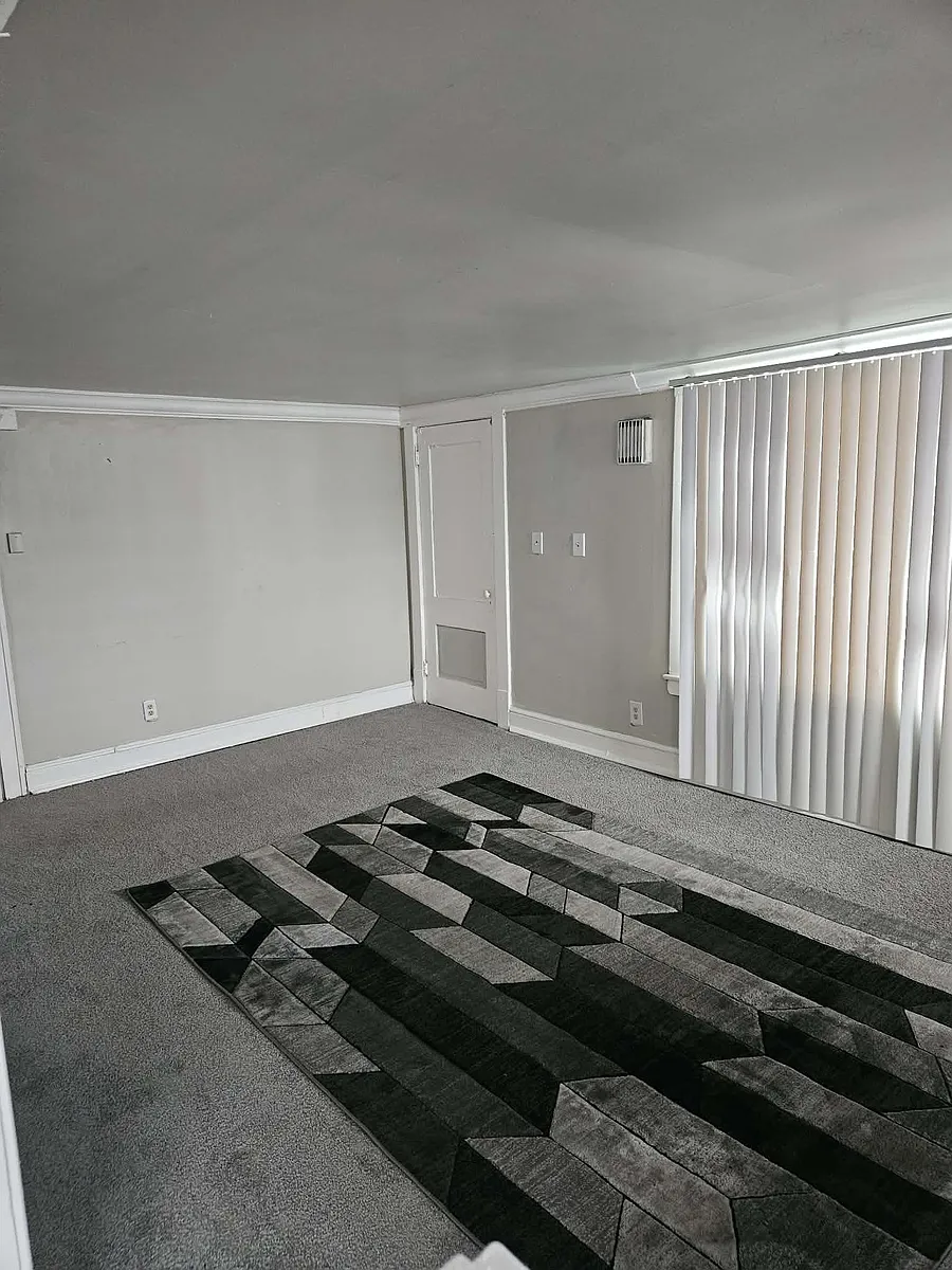Building Photo - 3361 E 113th St #1