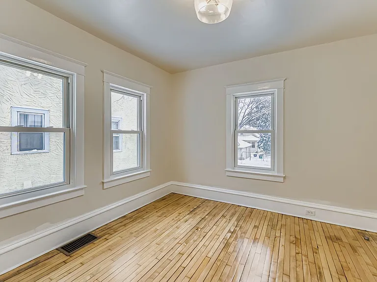 3507 Newton Ave N — Photo 7