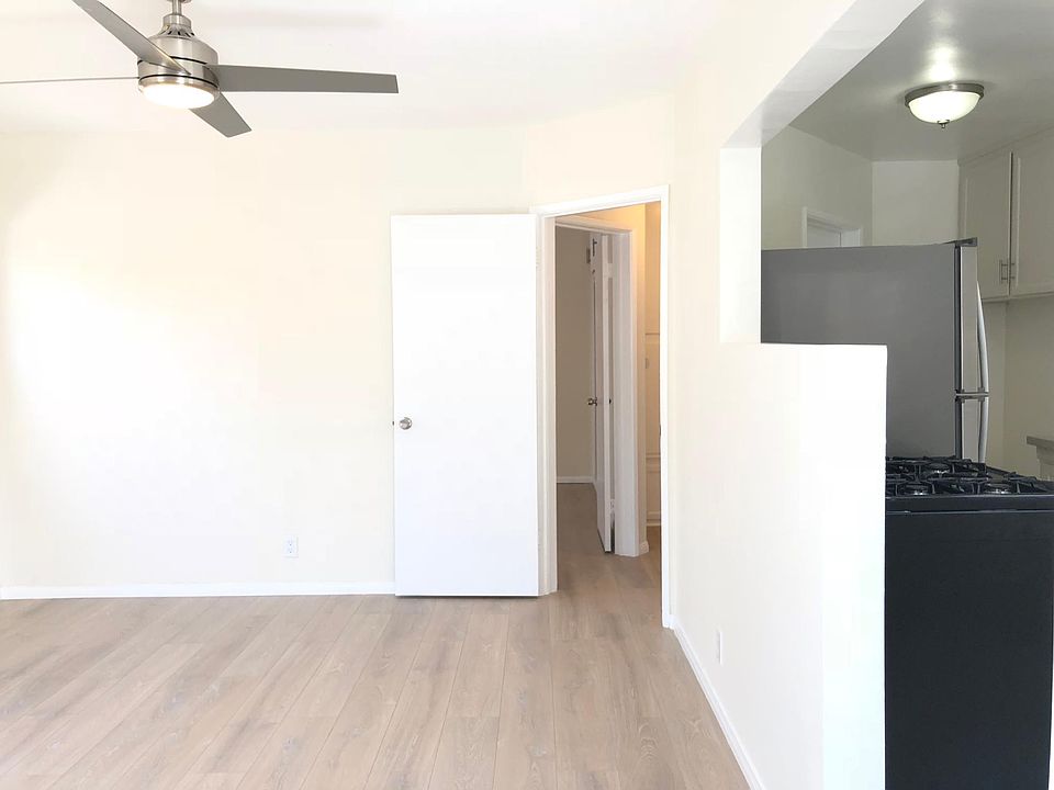 1st image of 727 Spence St