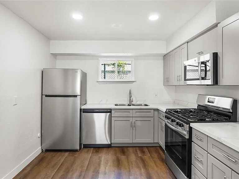 2819 Berry St #8 — Photo 3