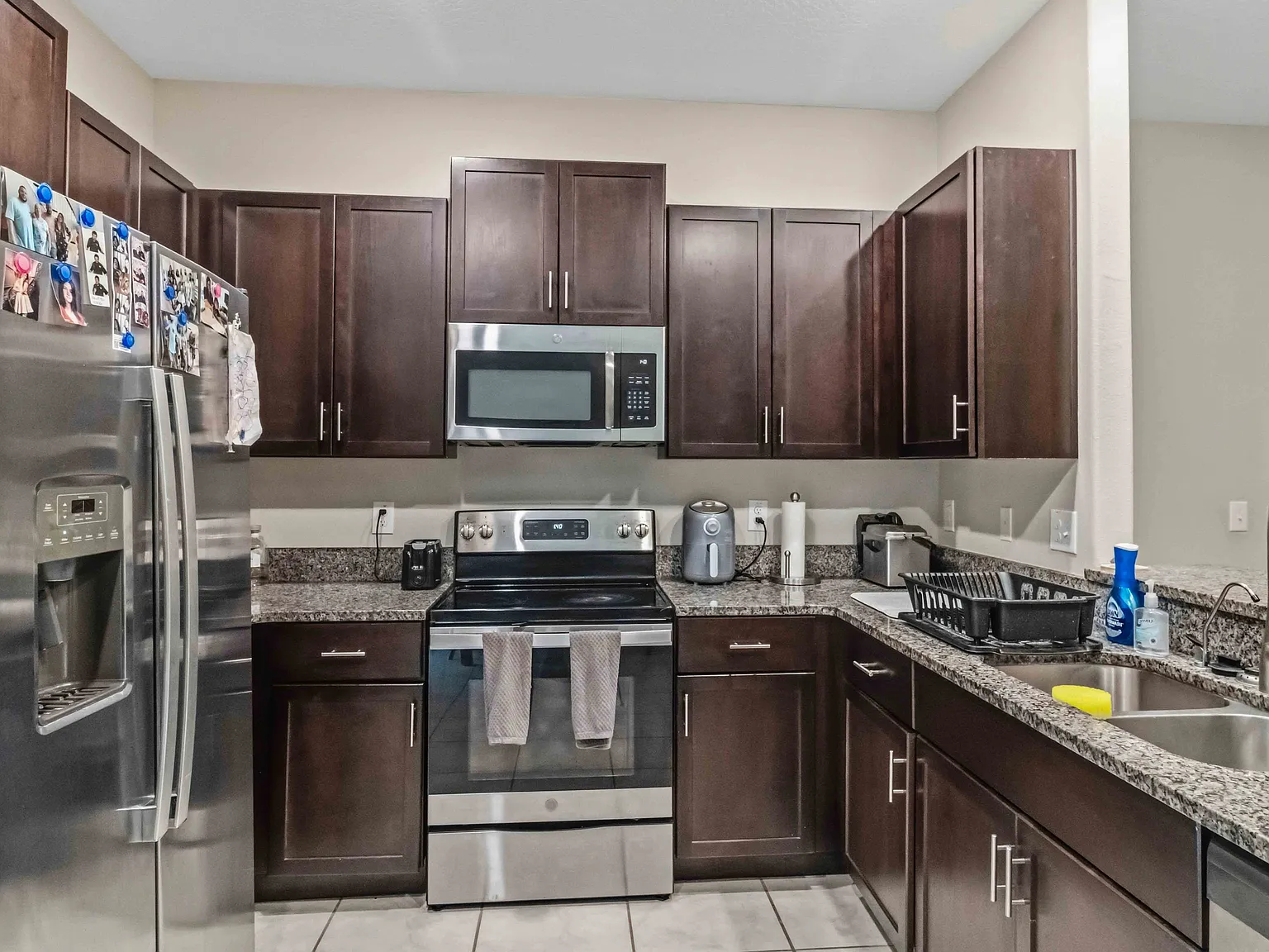 3 bed, 2.5 bath, 1701 sqft, $1,960 — Photo 3