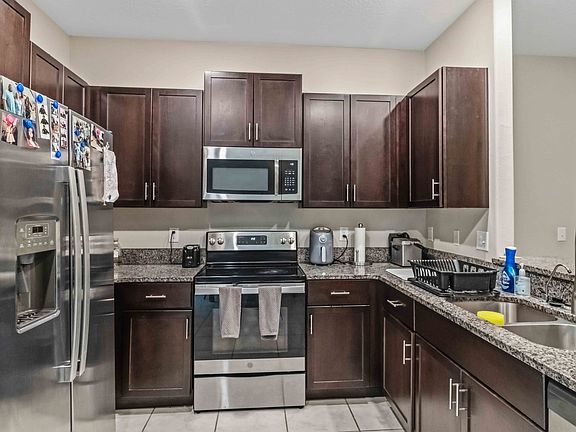 3rd image of 9622 Pembrooke Pines Dr