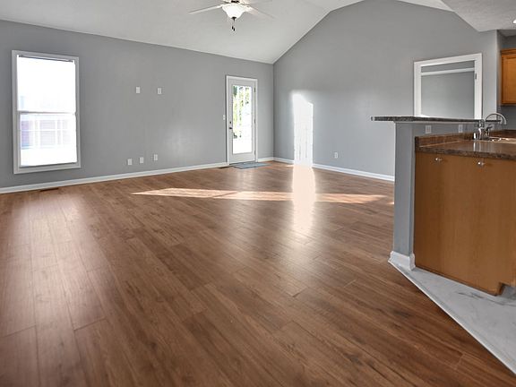 5th image of 3504 Oak Creek Dr