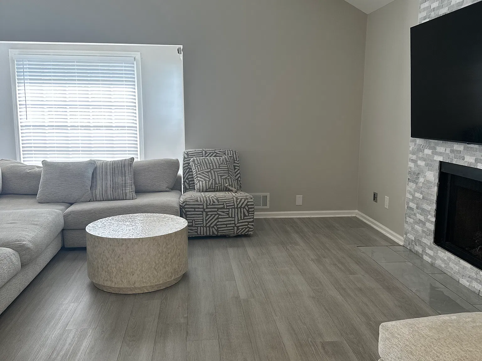 3 bed, 2500 sqft, $5,000 — Photo 4