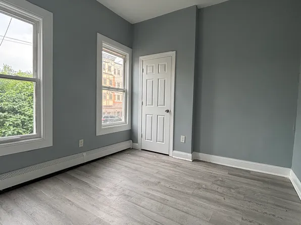 87 Dwight St, Jersey City, NJ