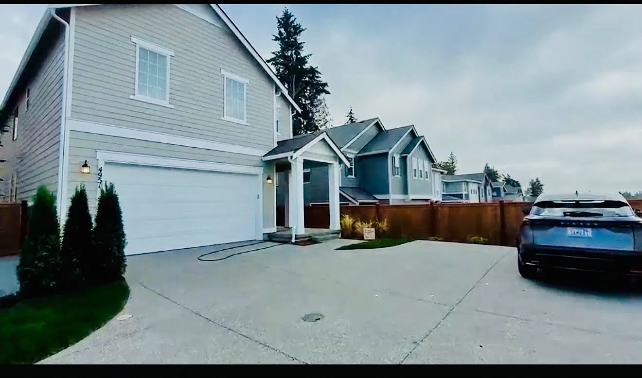 4 bed, 2330 sqft, $3,499 — Photo 3