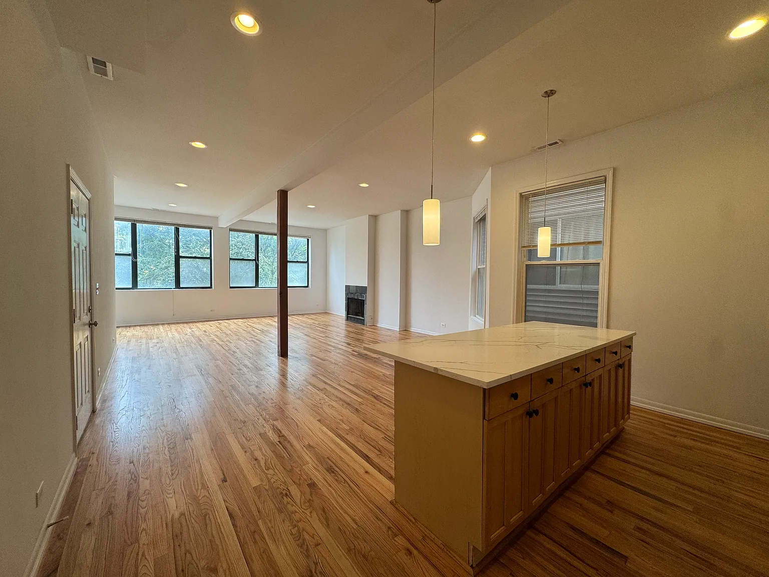 2 bed, 1900 sqft, $2,800 — Photo 4
