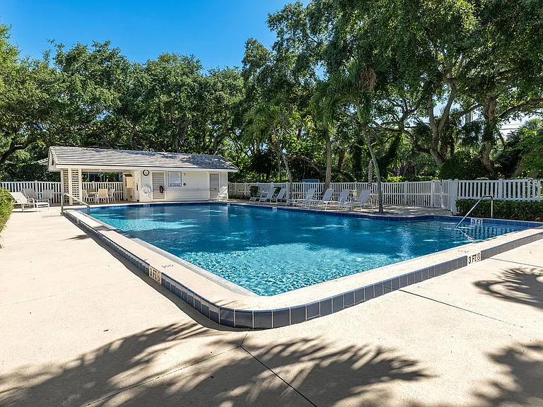 300 S Peppertree Dr — Photo 39