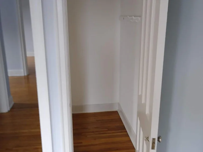 418 Saint Lawrence Ave — Photo 8