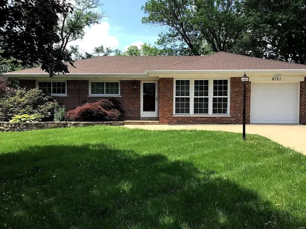 8721 Villa Crest Dr, Saint Louis, MO 63126