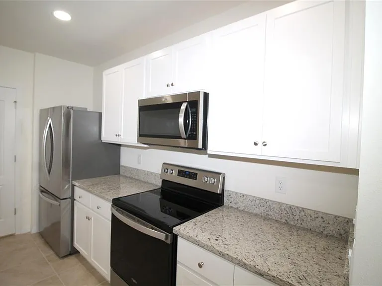 9488 Black Walnut Dr — Photo 2