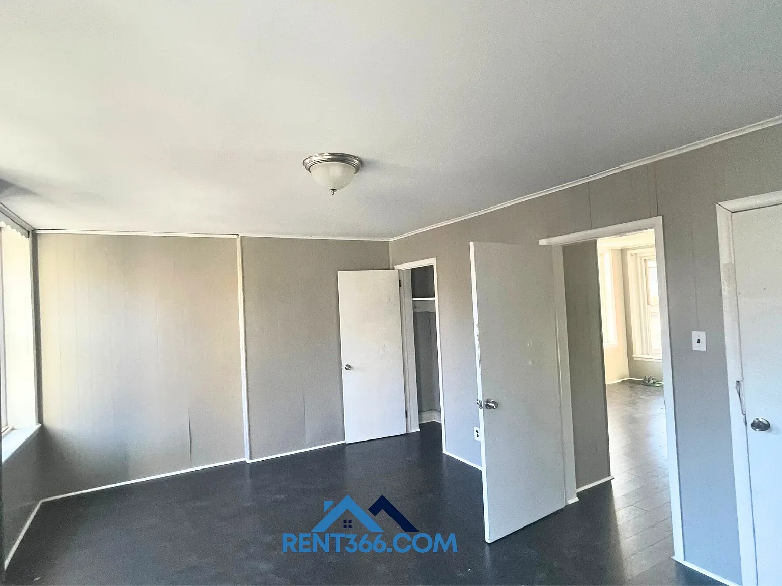 101 N George St — Photo 3