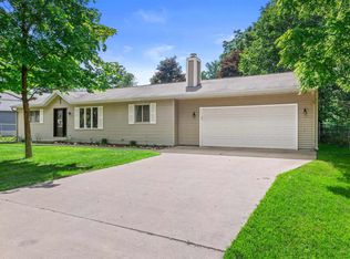 908 Essex Ct, Nekoosa, WI 54457