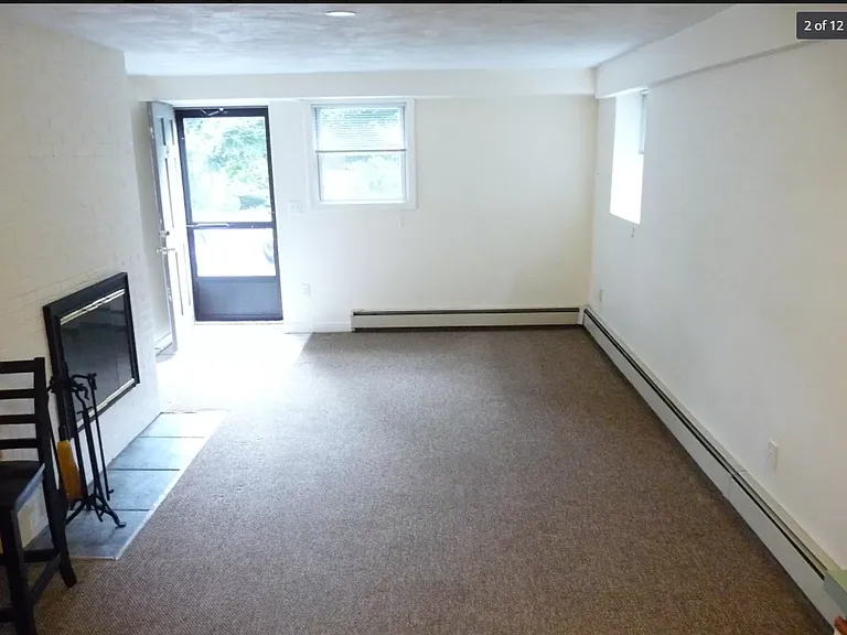 44 Lawrence Ln — Photo 4