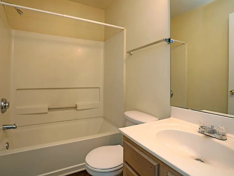 Reynolds Place Apartments — Photo 78