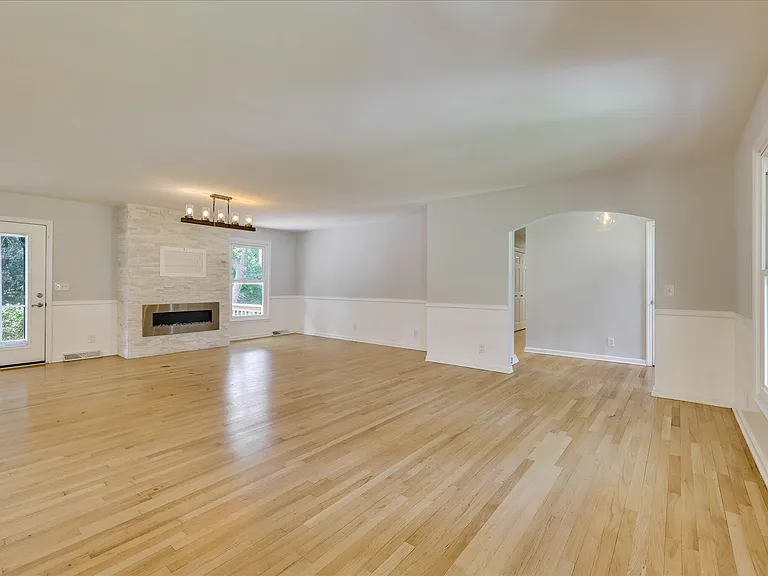 2111 Huron Dr — Photo 22