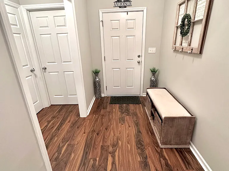 877 Tyler Woods Dr — Photo 3