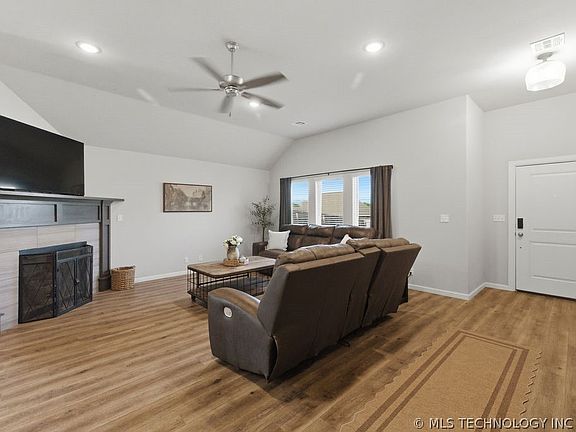 5th image of 14736 S Maplewood Pl