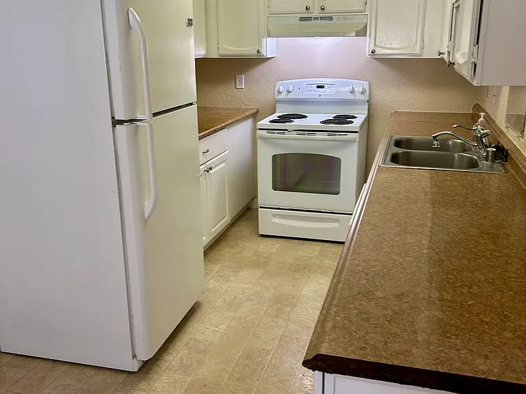 75 Francis Cir — Photo 2