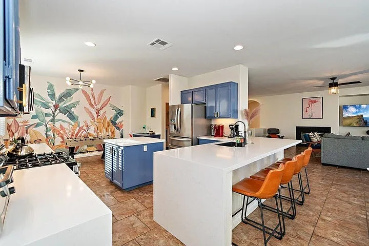 5 bed, 2502 sqft, $7,500 — Photo 2