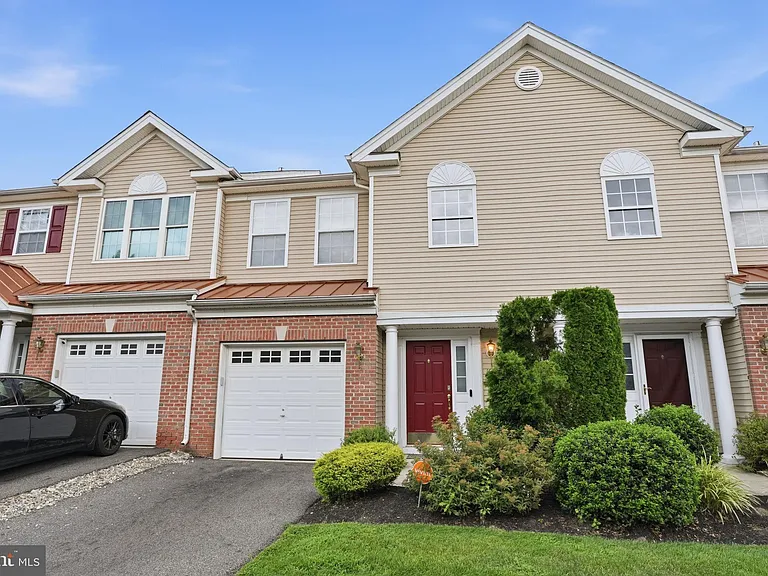 1606 Nathan Dr — Photo 2
