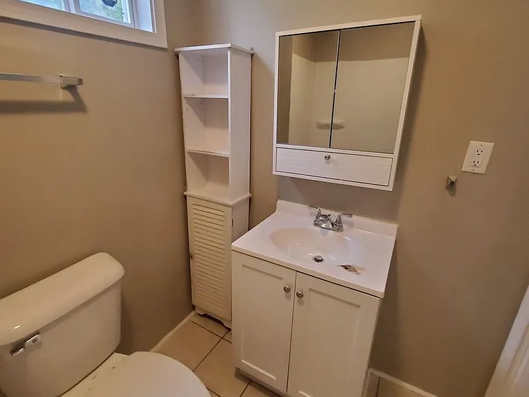 509-509A Park View Dr. (Duplex) — Photo 11