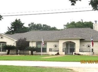 110 Hilltop Dr, Hilltop Lakes, TX 77871
