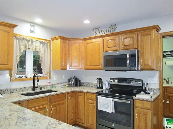 5th image of 600 S Ridge Dr