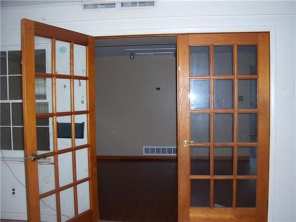 French doors from Florida Rm to Family Rm