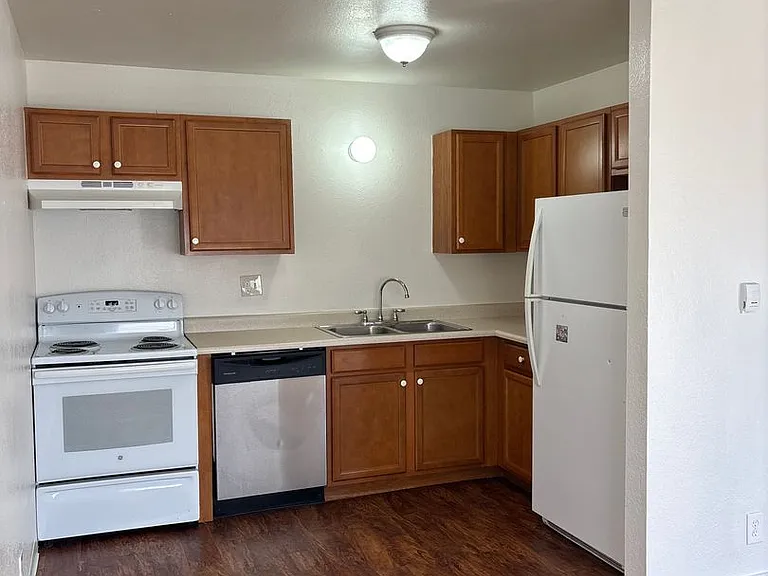 1221 Yarrow St — Photo 1