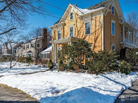 2nd image of 52 Spring St