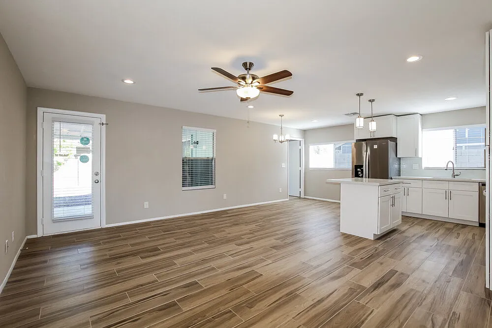 3 bed, 2.0 bath, 1174 sqft, $1,960 — Photo 3