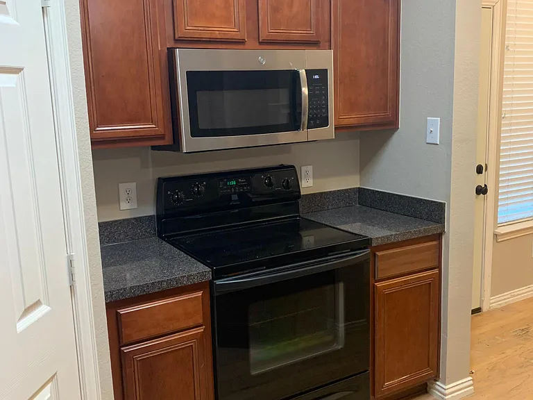 1051 Elm Dr — Photo 9