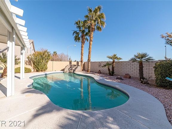 4th image of 1301 Crescent Moon Dr