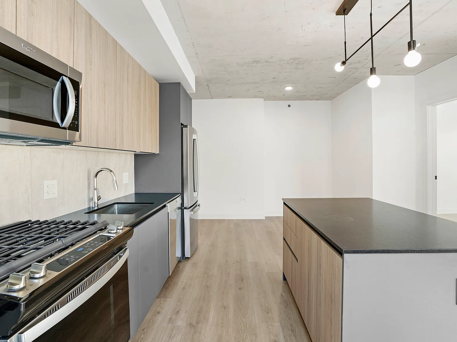 2 bed, 2.0 bath, $4,350 — Photo 4