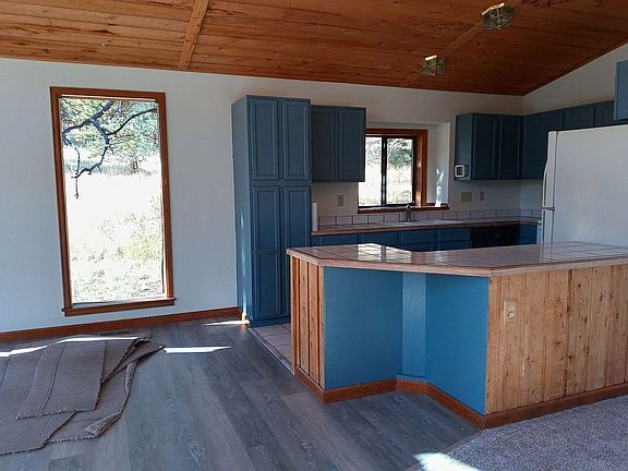 Laminate in dining area. 