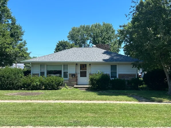 806 E Park St, Arthur, IL 61911