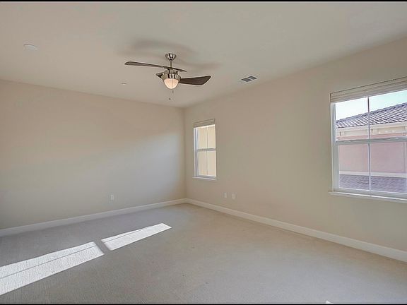 5th image of 581 Selby Ln