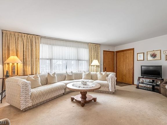 2nd image of 25 Madison Ave