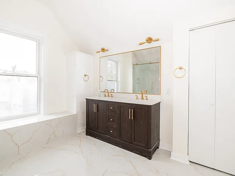 1711 W Henderson St #2 — Photo 3