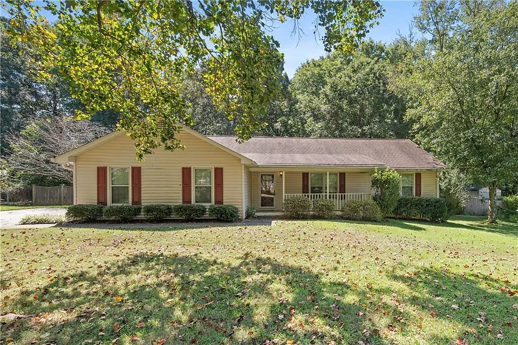 3 bed, 2.0 bath, 2604 sqft, $1,700 — Photo 1