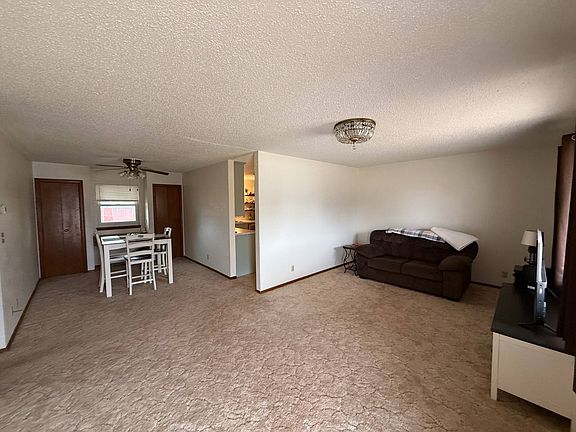 3rd image of 901 Logan St