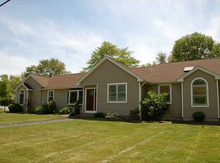 26 Cliff Dr, Bristol, RI 02809