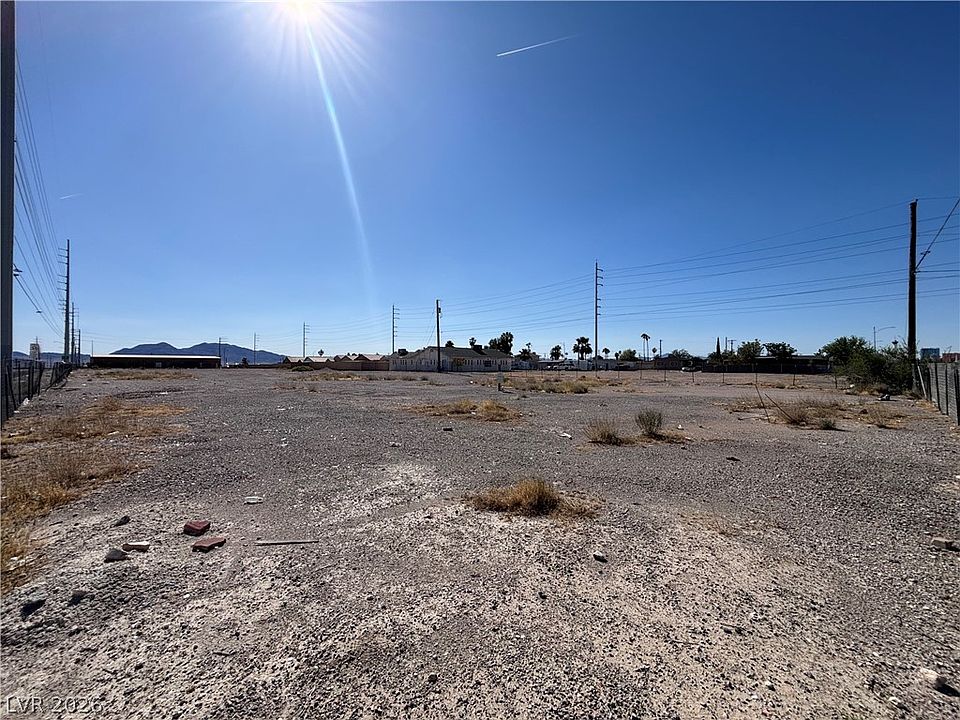 1st image of 700 W Carey Ave