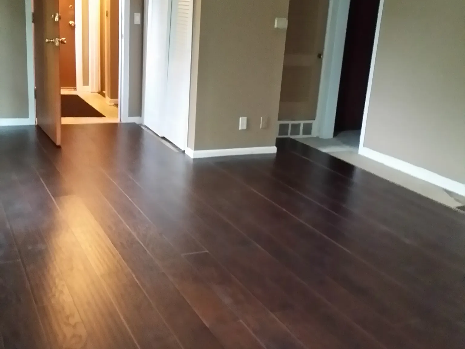 Brittany Apartments — Photo 2