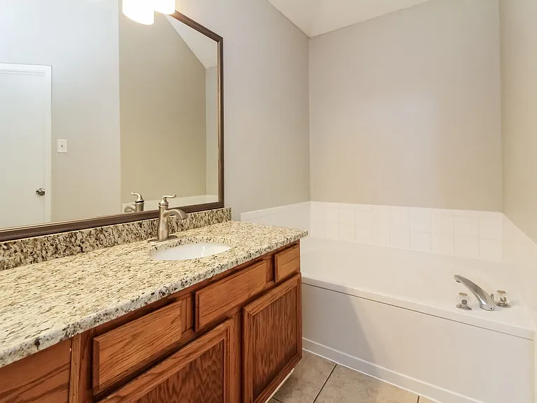 1115 Colbert Ln — Photo 9