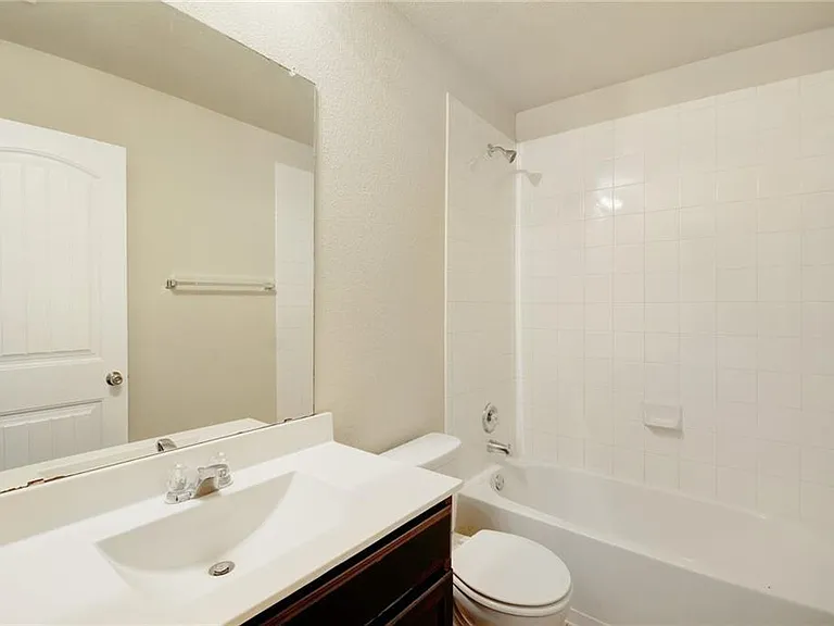 5817 Roderick Dr — Photo 24