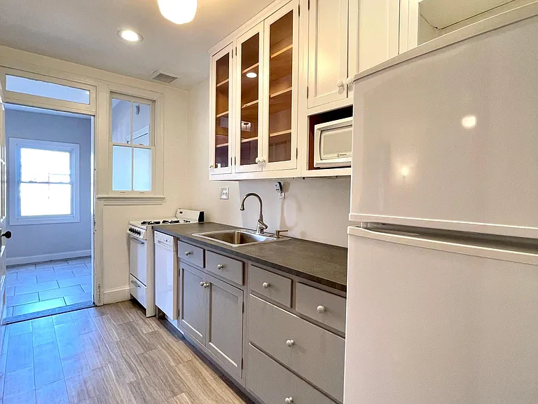 1814 C St SE #3 — Photo 5